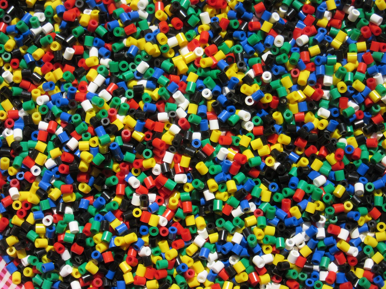 billes de plastique multicolore